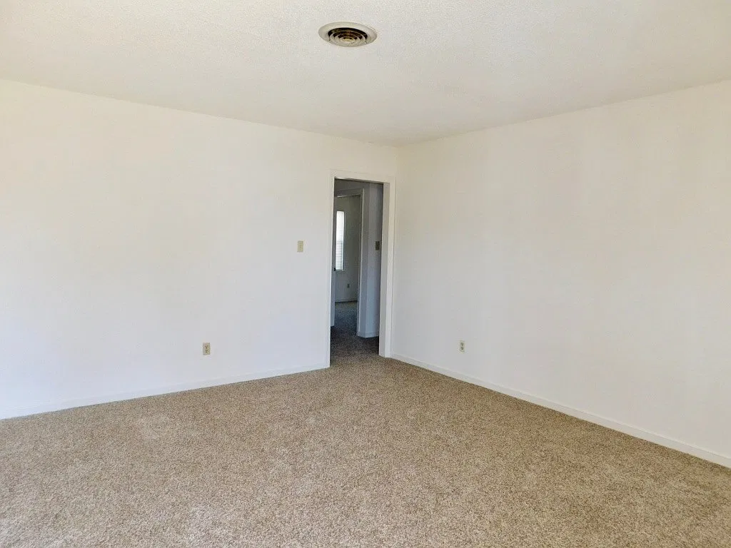 308 Kent Avenue, Colonial Heights — Photo 3