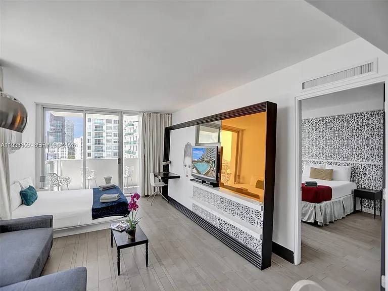 1100 West Ave #1101 — Photo 11