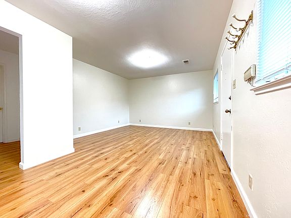 4th image of 374 Florence St