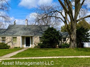 100 Washington Ave, Mukwonago, WI 53149