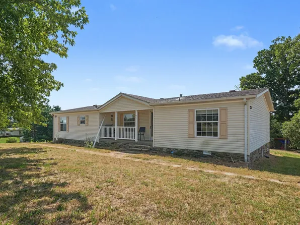 97 Claude Fox Rd, Lafayette, TN 37083
