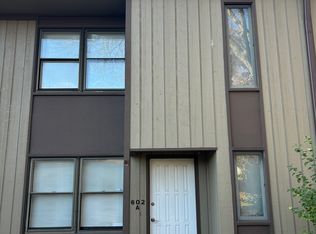 602 N Hough St #A, Barrington, IL 60010