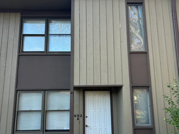602 N Hough St #A, Barrington, IL 60010