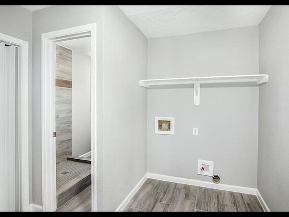 5th image of 3215 Blossom Dr