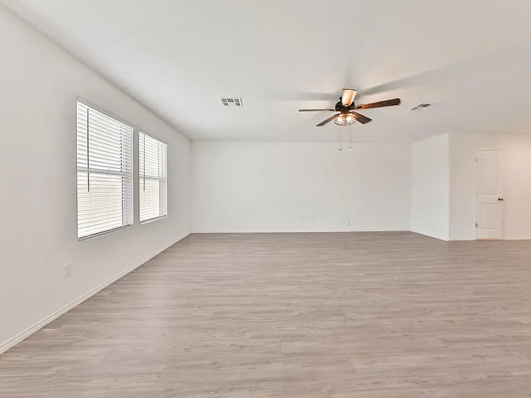 10626 McClintock Dr — Photo 2