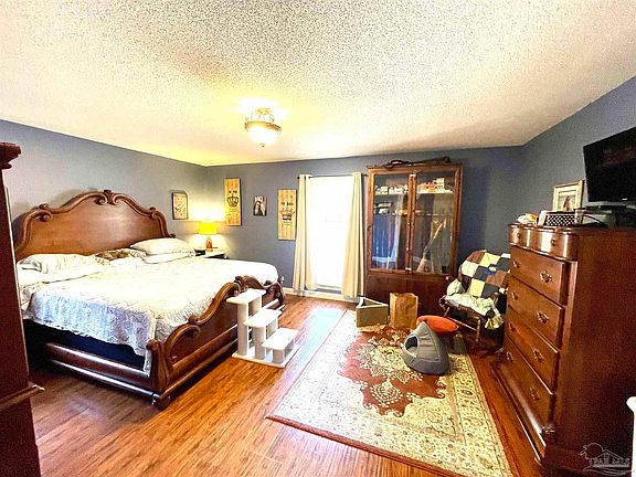 4th image of 5565 Woodridge Dr