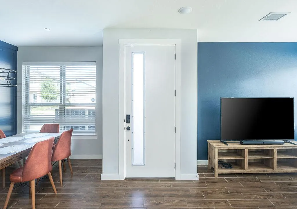 1401 Alberti Ave — Photo 1