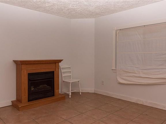 3rd image of 118 Jackson St
