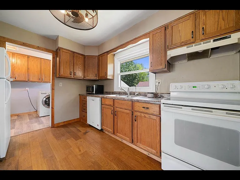 522 Division St — Photo 9