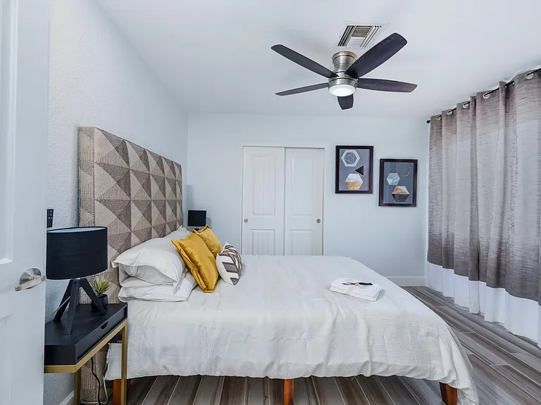 6915 E Sandra Ter — Photo 12