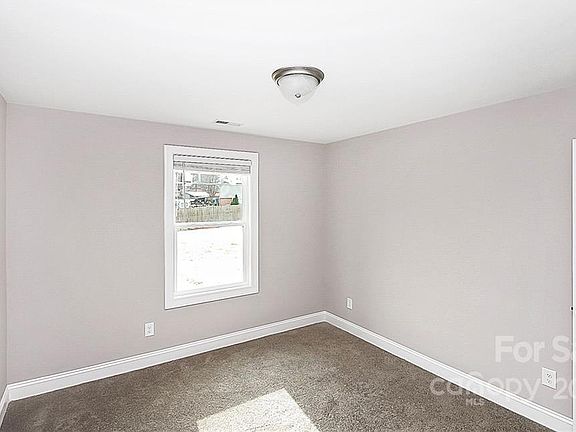 4th image of 5520 Victoria Ave