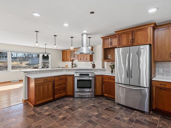 4th image of 9032 North Regent ROAD