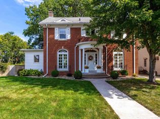 1821 Pineacre Ave, Davenport, IA 52803