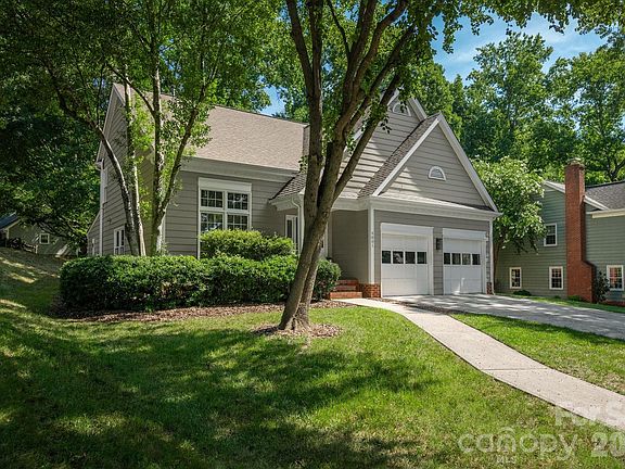 3rd image of 9801 Deer Spring Ln