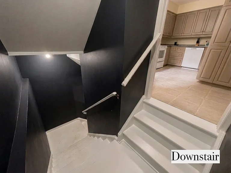 1055 Gordon St — Photo 12