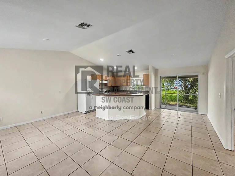 127 John Ave S — Photo 2