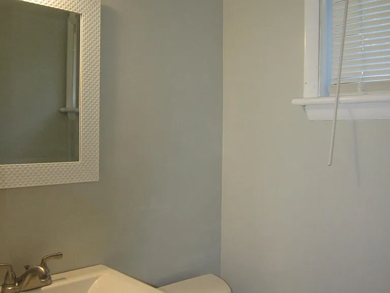 521 Greencastle Ln — Photo 7