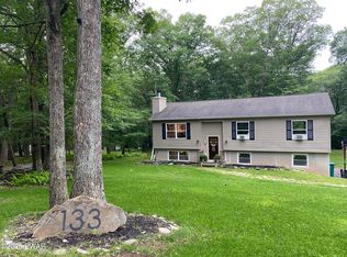 133 Cherry Hill Cir, Hawley, PA 18428