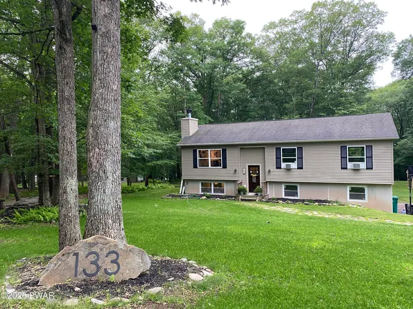 133 Cherry Hill Cir, Hawley, PA 18428