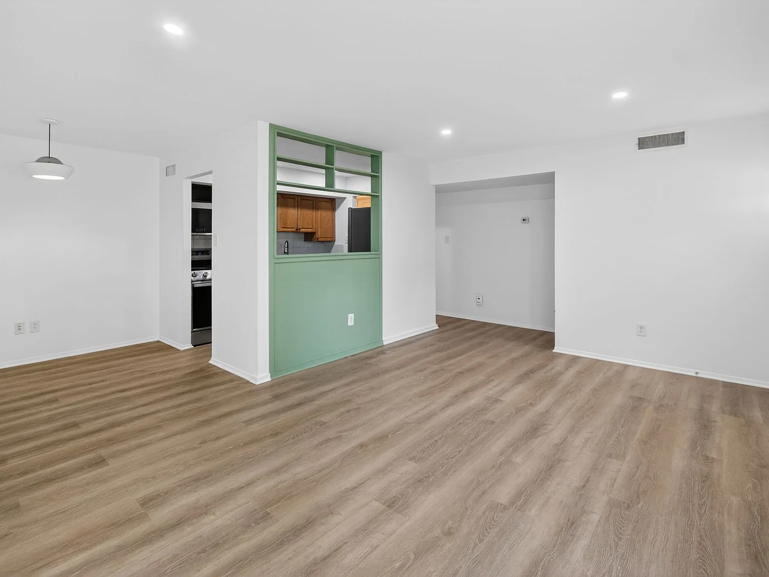 1 bed, 729 sqft, $2,300 — Photo 2