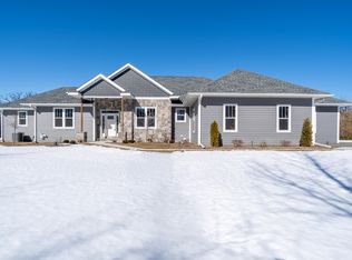 7540 W Freistadt Rd, Mequon, WI 53092