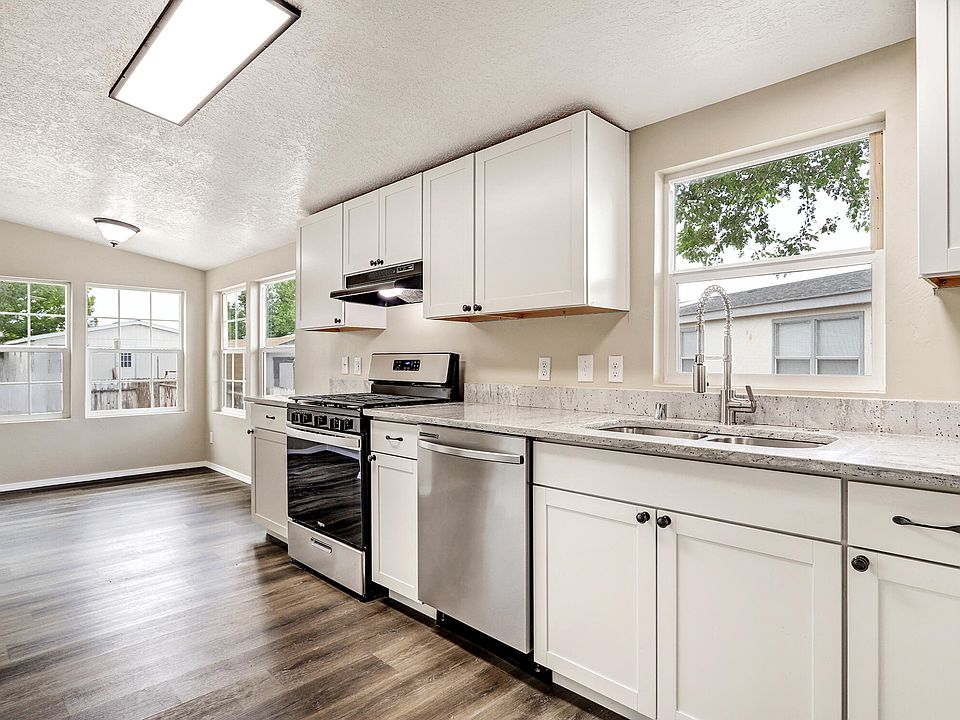 1st image of 1115 Los Claveles Dr SE