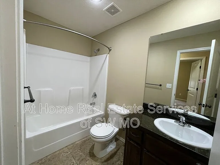 4576 Greenridge — Photo 6