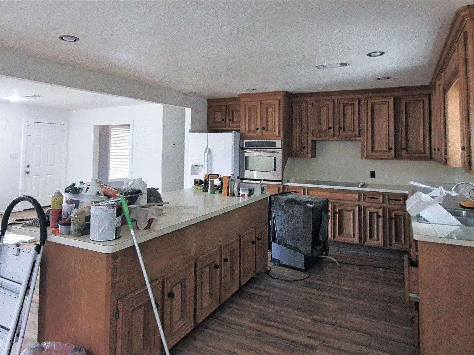 3 bed, 2.5 bath, 2400 sqft, $1,800 — Photo 4