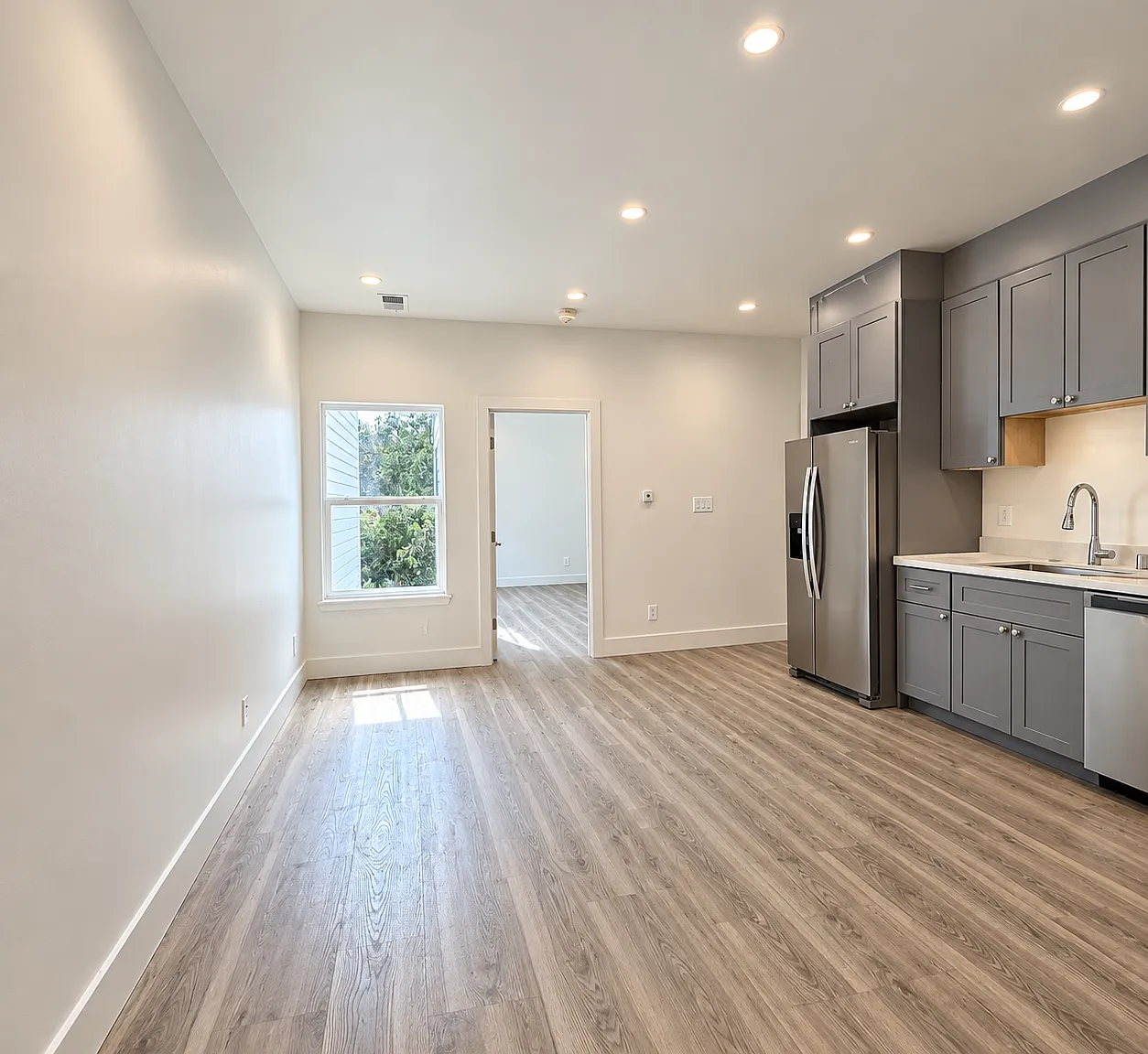 4 bed, 4.0 bath, 1229 sqft, $5,300 — Photo 3