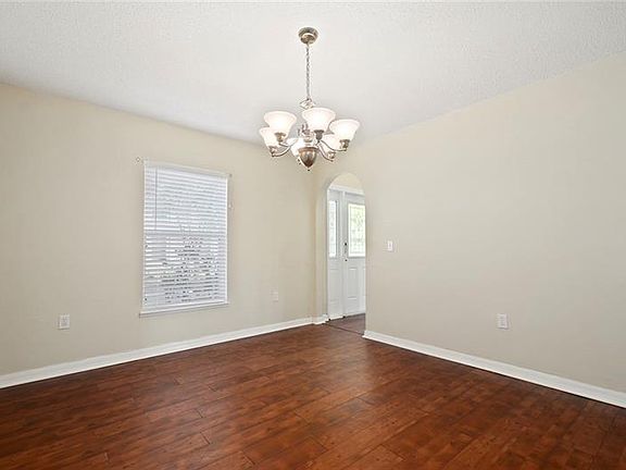 5th image of 972 Derbyshire Dr
