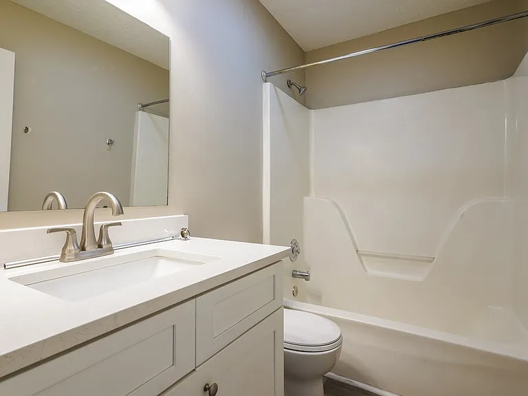 100 E Hbr — Photo 14