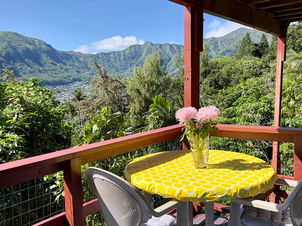 3250 Beaumont Woods Pl, Honolulu, HI 96822