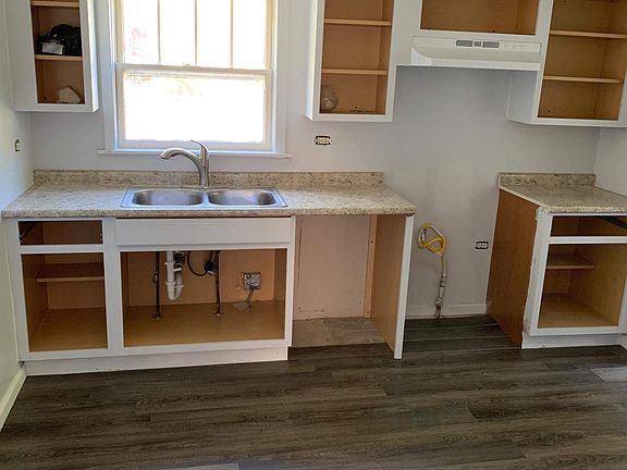 2nd image of 1521 Lincoln St #1