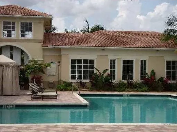 2494 Centergate Dr APT 207, Hollywood, FL 33025