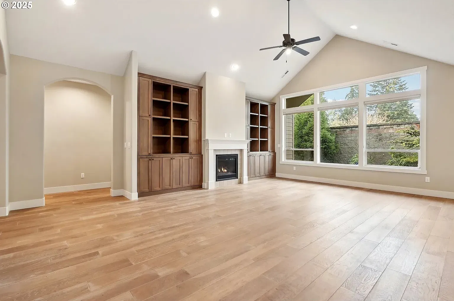 3 bed, 2523 sqft, $3,995 — Photo 4