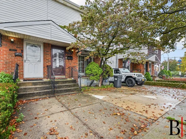 2063 East 71st Street image 3 of 24