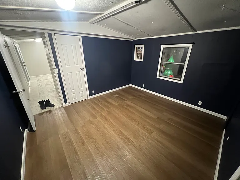 76 Petersburg Ln — Photo 6