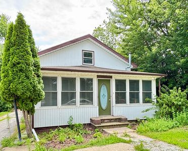 210 Ash St E, Three Oaks, MI, 49128