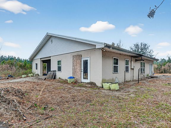 3rd image of 1075 Hasty Rd