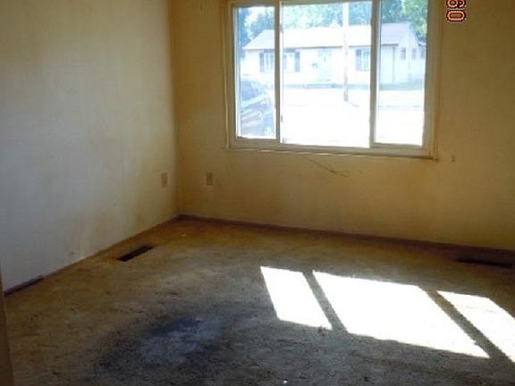 3rd image of 841 Olive St