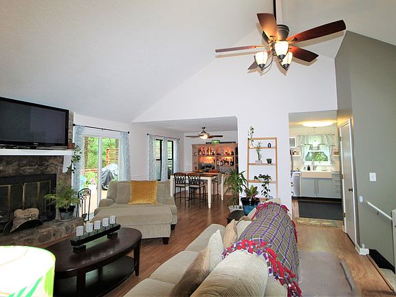 5th image of 213 Deerchase Dr