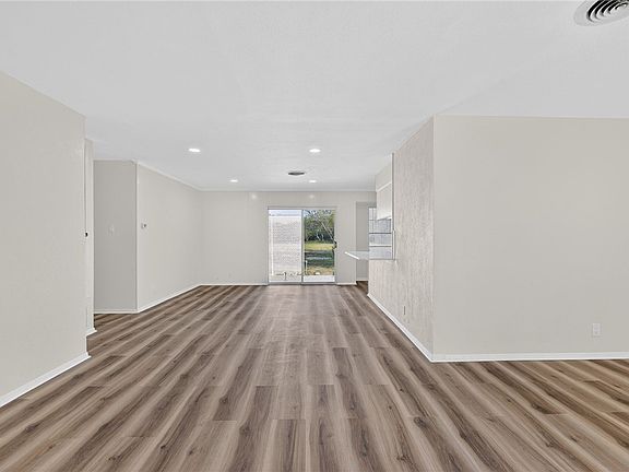 5th image of 3901 Leonard Dr