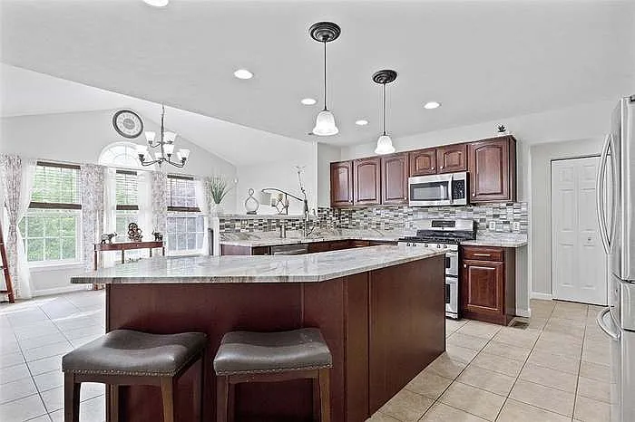 5702 Stockbridge Ct — Photo 17