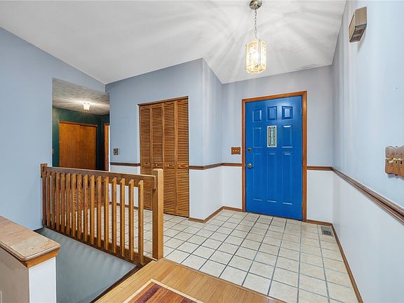 4th image of 35 Woodmill Dr