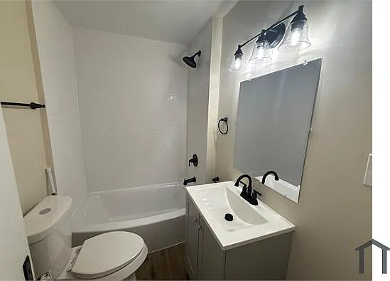 15519 Plainview Ave — Photo 8