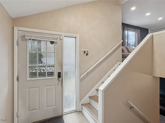 5th image of 1010 Cree Ave