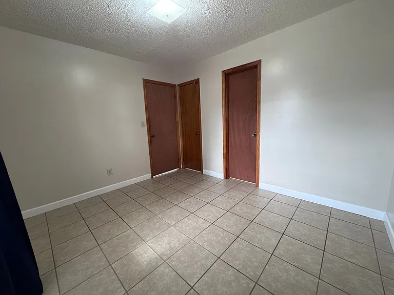 604 E Madison St — Photo 11
