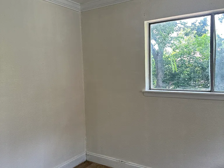 910 Green Park St — Photo 1