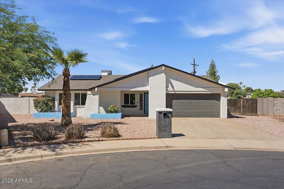 3 bed, 2.0 bath, 1374 sqft, $2,600 — Photo 1