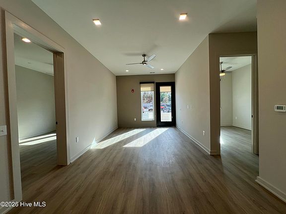 4th image of 1108 Castle St #106